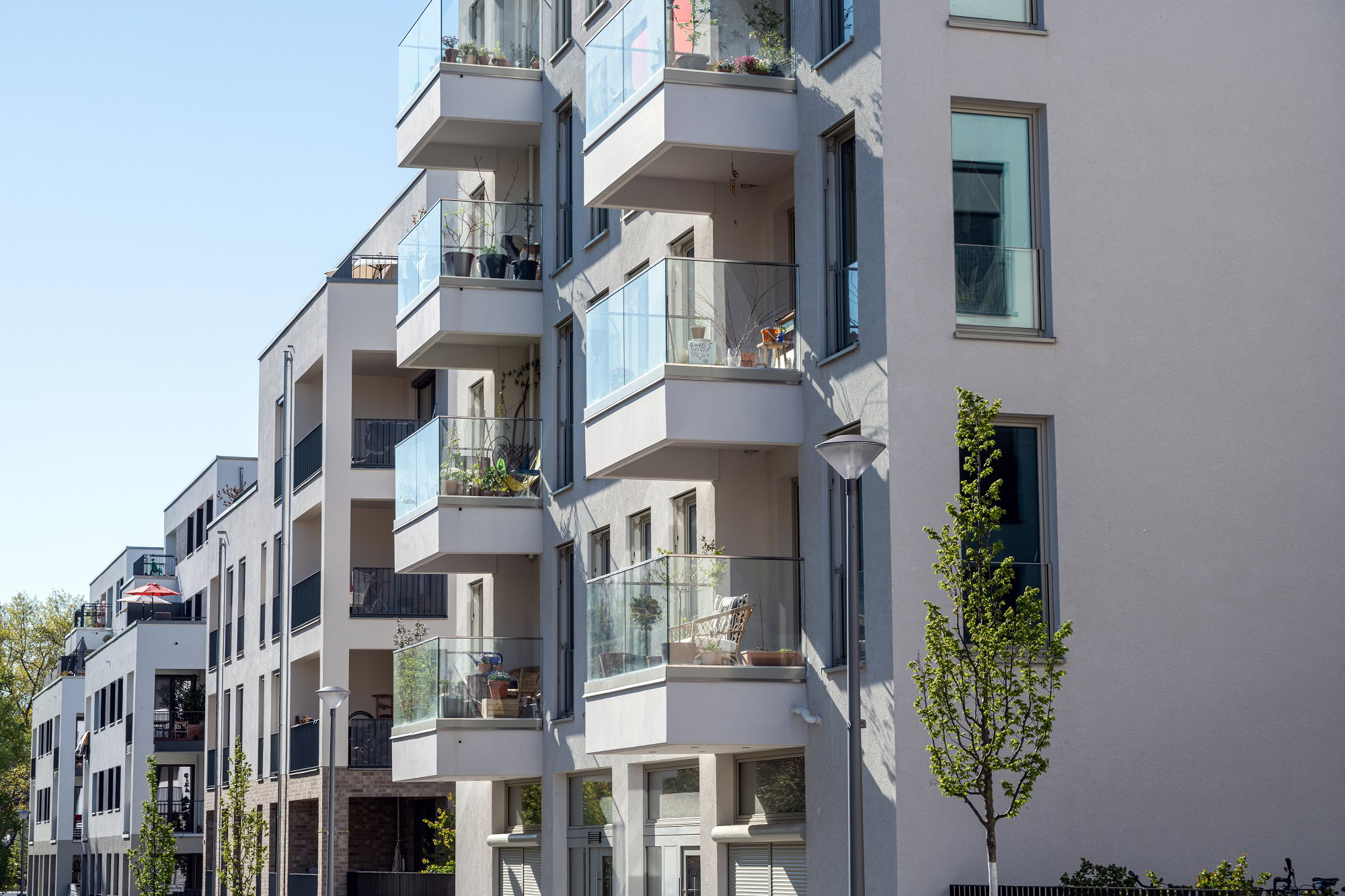 Siedlungshaus mit mehreren Parteien.